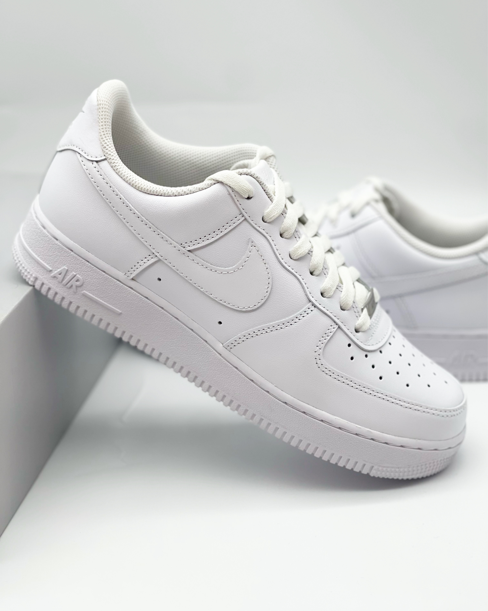 Apgs-nswShops - mens nike suede high tops sneakers cutouts - WHITE x Nike  Air Force 1 - First Look at the OFF